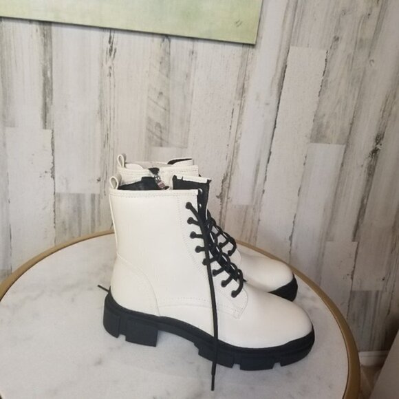 Nine West Arde Casual Combat Booties Ivory 8M - Picture 5 of 5